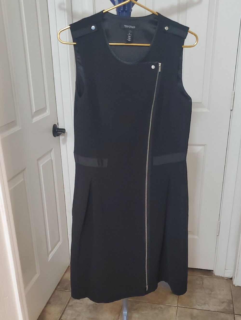 White House Black Market Black Sleeveless Zip-Front Shift Dress